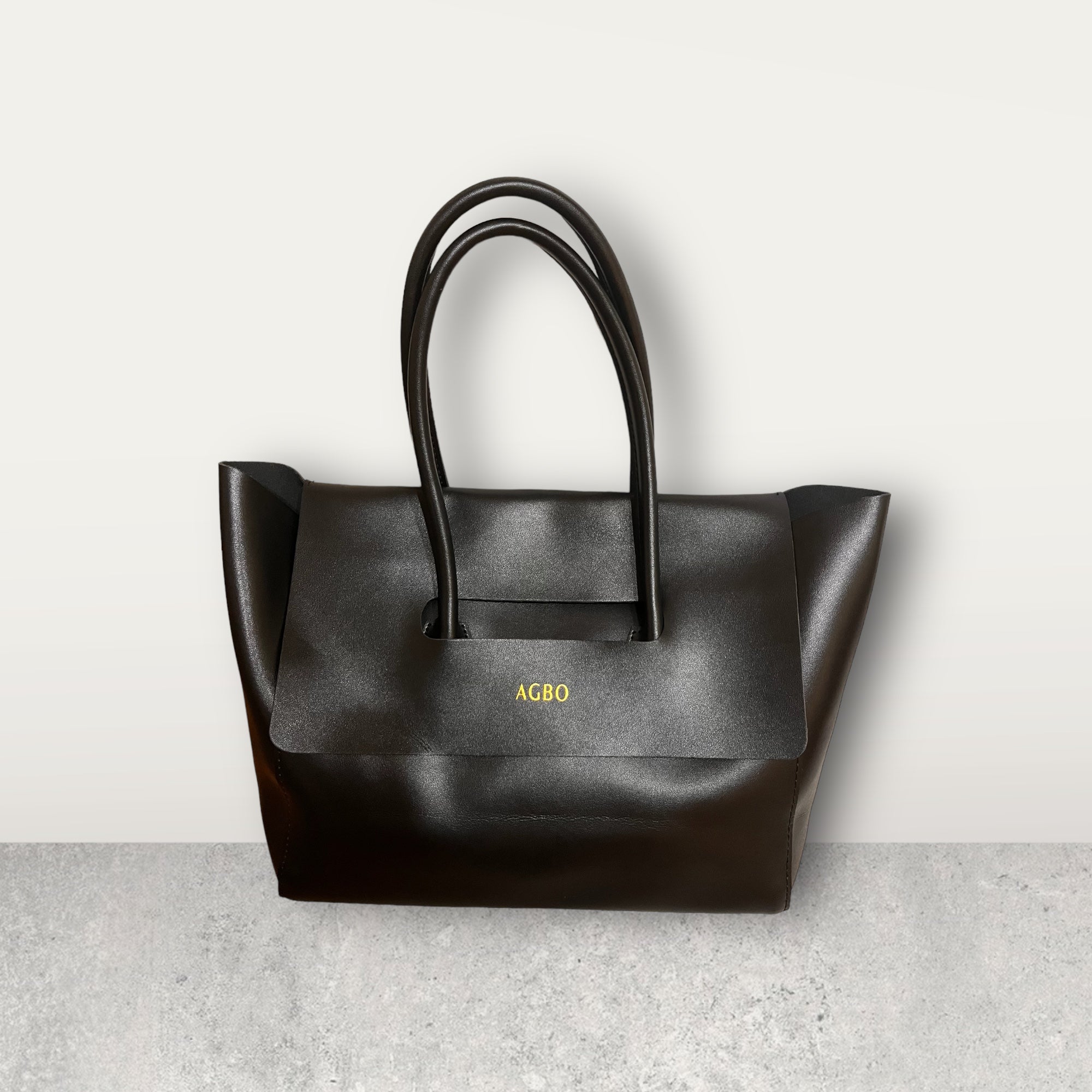 Medium tote bag sourced from quality materials for durability,style and simplicity